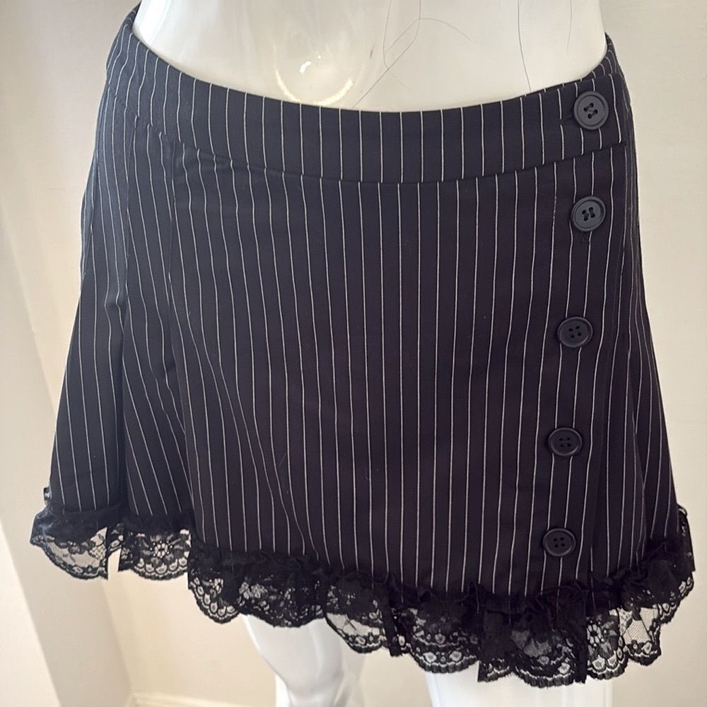 dELiA*s x Dolls Kill Black & White Pinstripe Ruffle Trim Mini Skirt Side Buttons - Picture 6 of 6